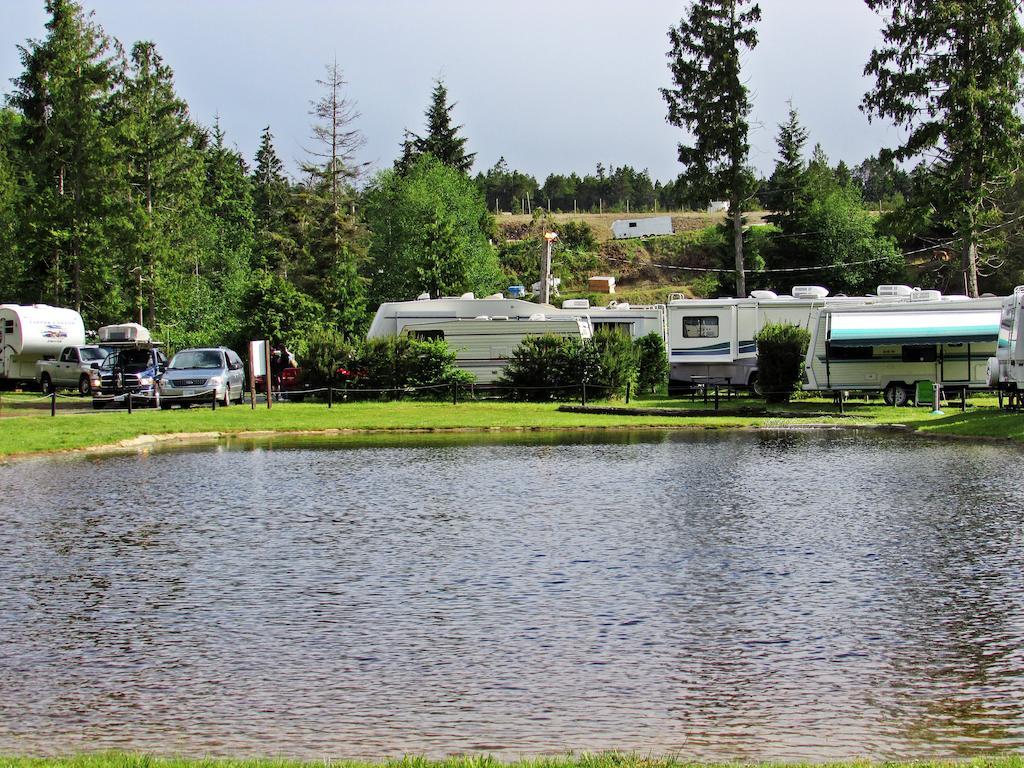Qualicum Bay Resort Bowser Kültér fotó